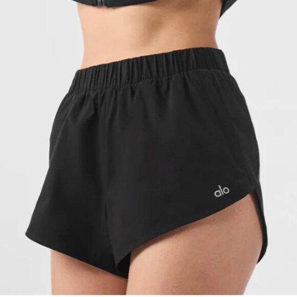 Alo - Shorts - Small - Picture 1 of 4